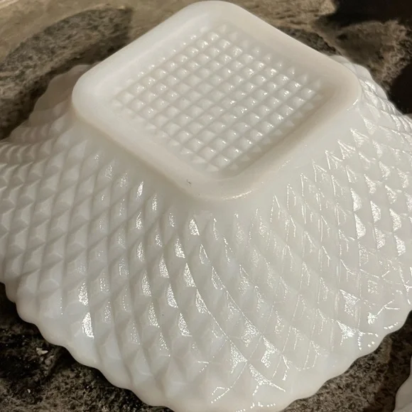 Vintage 1950s Fenton Diamond Cut Scalloped 6” White Milk Glass Candy Nut Dish’s - Picture 8 of 13